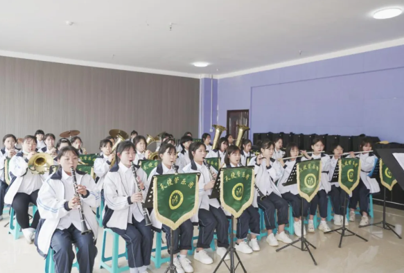 石家莊天使護(hù)士學(xué)校舞臺演繹活力 音符傾訴青春