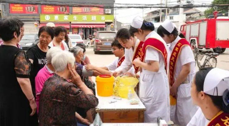 石家莊天使護(hù)士學(xué)校急救知識(shí)進(jìn)社區(qū) 上好生命“必修課”