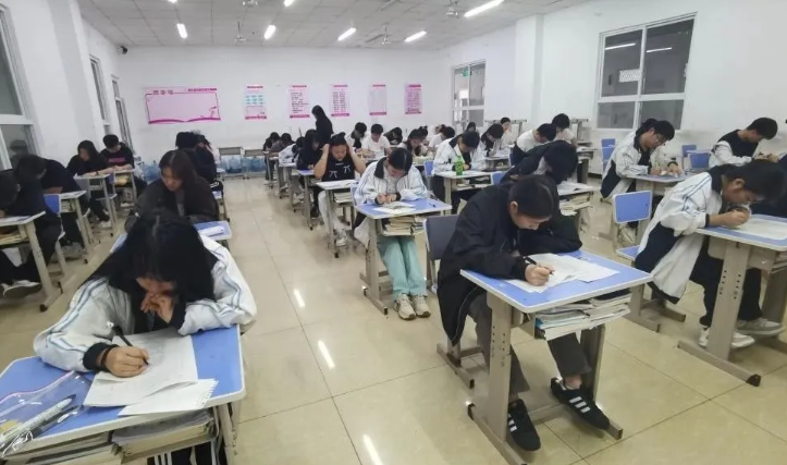 砥礪前行，石家莊天使護士學校升學班月考進行時