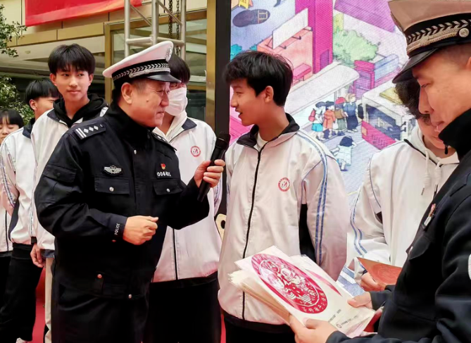 交通知識進校園——石家莊天使護士學校開展“校園里面話安全”宣講活動