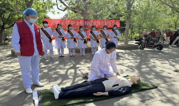 石家莊天使護士學校走進社區開展健康便民服務活動